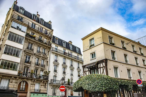 Paris başkent caddeleri ve şehir merkezindeki anıtlar