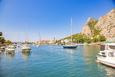 Adriyatik Akdeniz 'de Hırvatistan' da Dalmaçya kıyıları