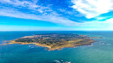 Yeu Adası Atlantik Okyanusu 'ndaki güzel bir sahil manzarası. Dünya ve hava manzarası.