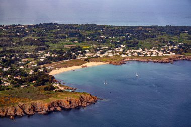 Yeu Adası Atlantik Okyanusu 'ndaki güzel bir sahil manzarası. Dünya ve hava manzarası.