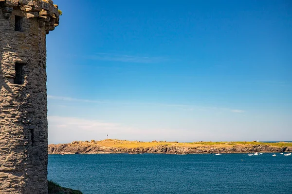 Yeu Adası Atlantik Okyanusu 'ndaki güzel bir sahil manzarası. Dünya ve hava manzarası.