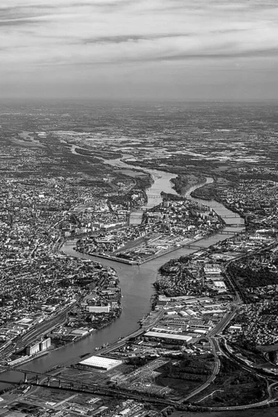 Fransa 'nın batısında Dünya ve gökyüzü için ödenen Nantes şehri