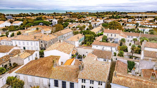 Fransız Atlantik Okyanusu 'ndaki R Adası