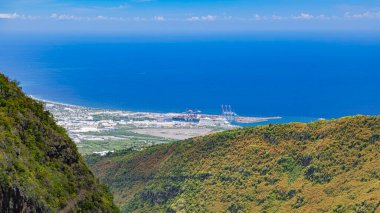 Hint Okyanusu ve Taştan Nehir Adası 'ndaki Sirk Dağları' nı Mafyalarız.