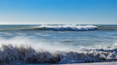 İspanyol okyanus dalgaları ve plajları