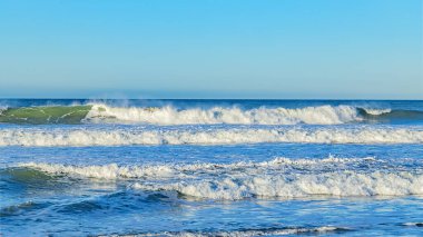 İspanyol okyanus dalgaları ve plajları