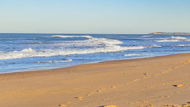 İspanyol okyanus dalgaları ve plajları