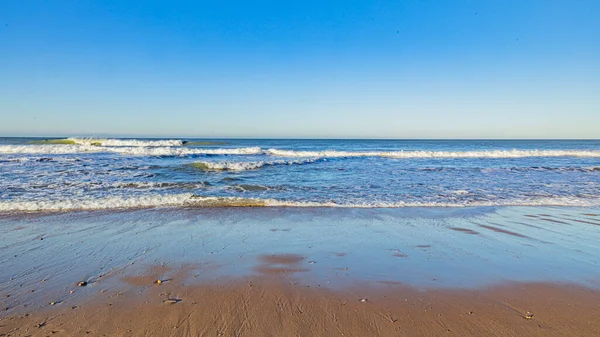 İspanyol okyanus dalgaları ve plajları