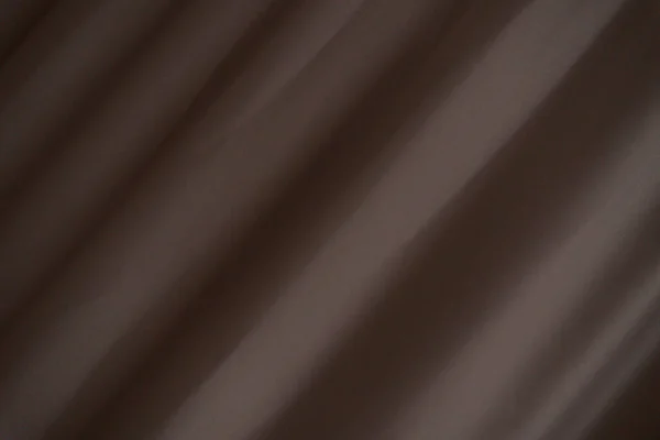 Çapraz çizgiler ve yumuşak gölgeler içeren zarif ve soyut bir arkaplan, yumuşak katlanmış ya da örtülmüş bir kumaş dokusu yaratıyor. Çoğunlukla soluk kahverengi, bej ve taupe tonlarında. Minimalist tasarım, sunum slaytları, tekstil için ideal