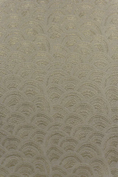 Sarı metalik lurex ipliklerle motifi içeren sıcak gri-bej kumaş yakın plan, döşeme, perdeler ve iç dekorasyon için ideal.