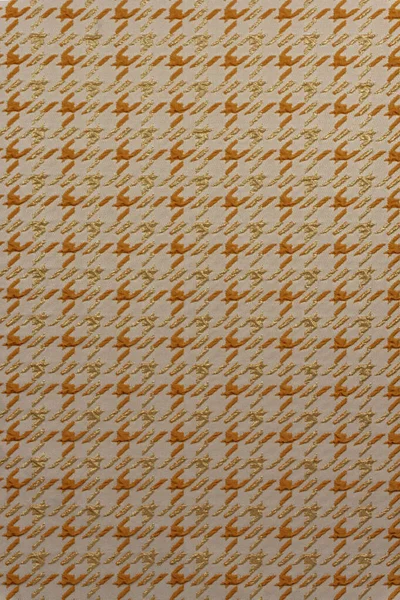 Altınla birlikte turuncu tonlarda 