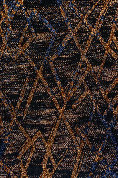 Kabartmalı, kadifemsi bir arka plan ve geometrik deseni var. Siyah bir taban parlak turuncu ve koyu mavi Lurex 'in kesişen çizgileriyle tamamlanır ve incinin anasını yaratır. Döşeme için kullan.