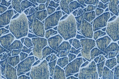 Taş gibi geometrik desenli dekoratif kot pantolon mavi kumaş yüzeyi. Moda ve iç arkaplan için parıldayan ipliklerle dokunmuş tekstil malzemesi..