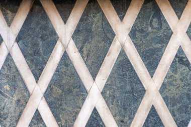 Yerler ve duvarlar için dekoratif bir doku olarak eşkenar dörtgenlerin geometrik taş deseni.