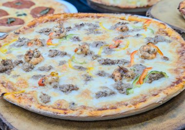 Gourmet Shrimp and Beef Pizza with Melted Cheese