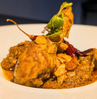 Authentic Spicy Chicken Curry with Garlic and Herbs