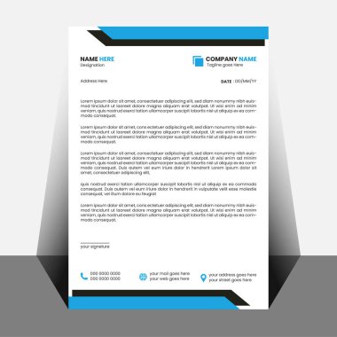 Üstte ve altta mavi ve siyah geometrik aksanlı beyaz antetli. Şirket adı, atama, adres, tarih ve imza için yer tutucu metin. Telefon, e- posta ve konum için iletişim simgeleri.