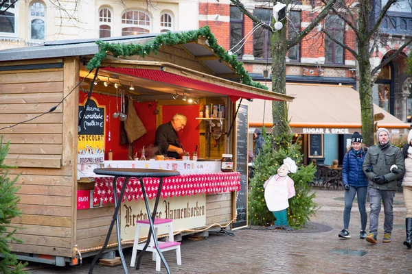 December 2019 Gent België Mensen Verlichte Kerstmarkt Paviljoen Met Voedsel — Stockfoto