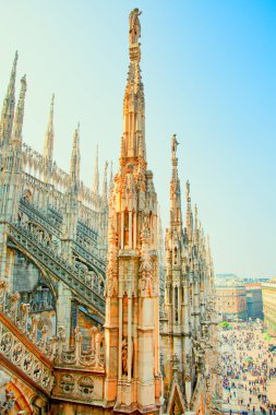 Milan, İtalya 'dan Duomo. Güzel gotik çatı. Muhteşem mimari.. 