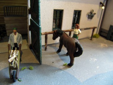 At onun ahıra geri dönmesini bekliyor..