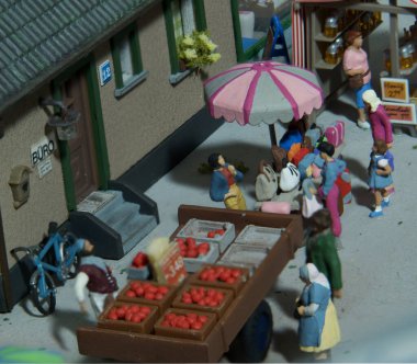 Bu pazardaki domatesler biyolojik yetiştirmeden.