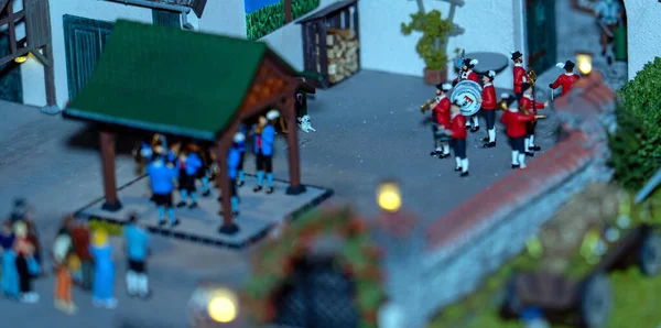 Sıradaki müzisyenler sahneye çıkıyor.