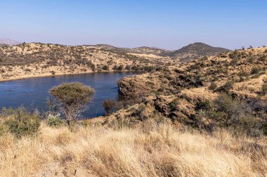 Kurak mevsimde orta Namibya 'nın çorak arazisi. Namibya, Güney Afrika 'nın batı kıyısında bir ülkedir..