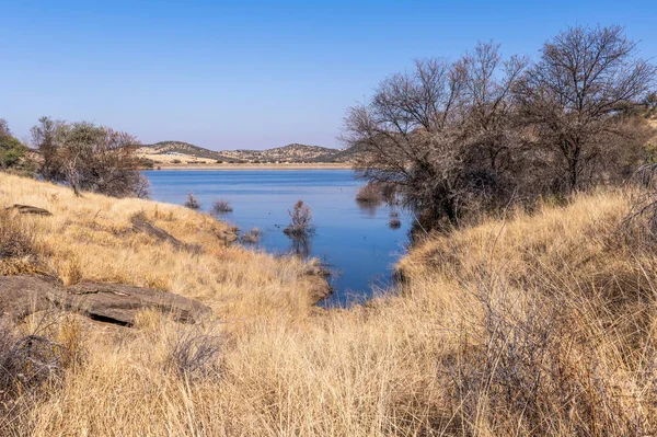 Kurak mevsimde orta Namibya 'nın çorak arazisi. Namibya, Güney Afrika 'nın batı kıyısında bir ülkedir..