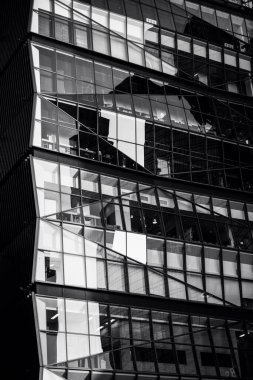 Toyos 'un ufuk çizgisini, modern geometriyi ve minimalist tasarımı, sergilenen yeniliği ve kentsel güzelliği yakalayan güzel sanatlar mimarisi fotoğrafçılığı.