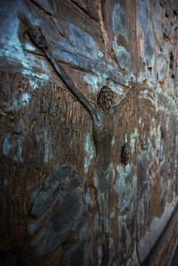 Roma, İtalya - 9 Aralık 2023: Duvarların Ötesindeki Aziz Paul Bazilikası 'nın içi, kutsal, tarihi ve simgesel mimarisini gözler önüne seriyor..