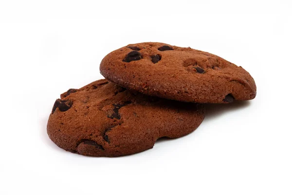 Dvě Kulaté Čokoládové Sušenky Kousky Čokolády Izolované Bílém Pozadí Stínem — Stock fotografie