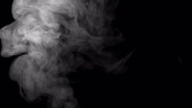 Sol tarafta Beyaz Sis Yukarı doğru akan Siyah ağır çekimde yalıtılmış 29,97