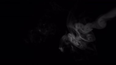 4K 59,94 fps Soyut Hareket Dönen Sis Siyah Üzerine Harmanlanıyor, Yüksek Çerçeve Oranı