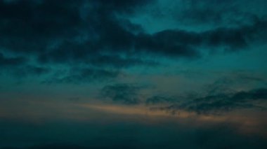 4K 59,94 fps Timelapse: Heavy Shadows Dark Horizon Olarak Toplam Gece Vakti