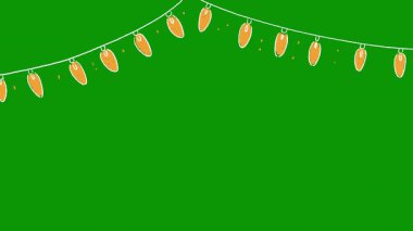 Yeşil yapraklı Noel ağacı çelengi.