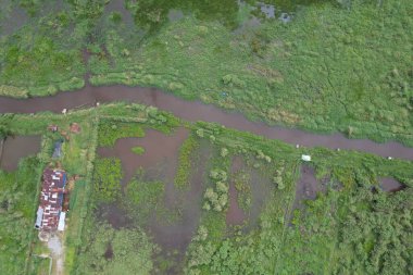 Sungai Penuh, Jambi, Endonezya 'daki tarımsal arazi ve doğal bitki örtüsü örnekleri. Tropikal dağlık bölgede karışık tarım arazisi dokusu, yeşil alanlar ve kırsal araziler gösteriliyor..