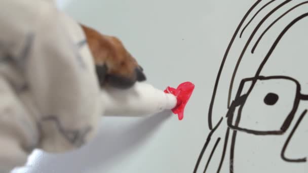 Dachshund puppy draws red hearts near portrait of owner — Stock Video