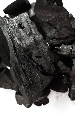 Siyah kömür beyaz arkaplanda izole edildi, kapat