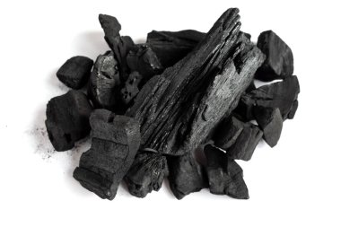 Siyah kömür beyaz arkaplanda izole edildi, kapat