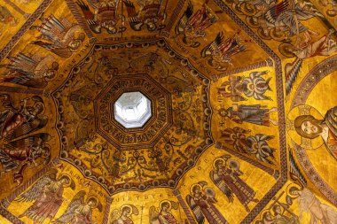Floransa Vaftizhanesi 'nin karmaşık tavan mozaikleri, aynı zamanda İtalya Floransa' da Aziz John Vaftizhanesi olarak da bilinir..
