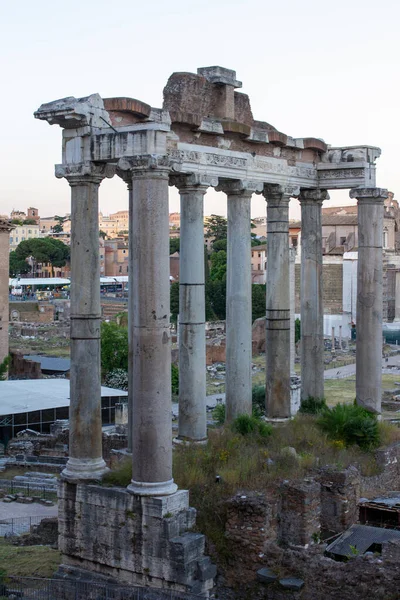 Roma Forumundaki Satürn Tapınağı 'nın kalıntıları, Roma, İtalya.