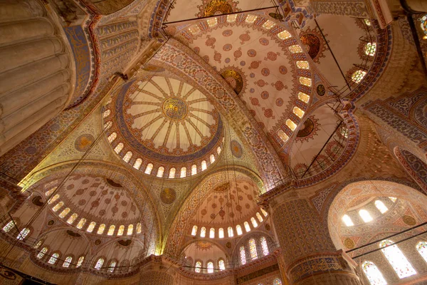 Karmaşık tavan tasarımları Güzel mimari detaylar sergiliyor