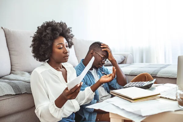 Familia Joven Que Tiene Problemas Deuda Puede Pagar Préstamo Hombre — Foto de Stock