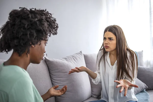 Two Female Friends Sitting Sofa Arguing Each Other Friendship Quarrel — Stock Photo, Image