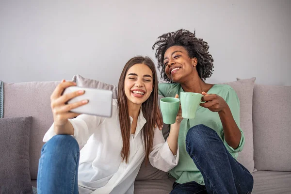 Cerca Foto Hermosa Increíble Ella Sus Lindos Amigos Damas Hacen Fotos De Stock Sin Royalties Gratis