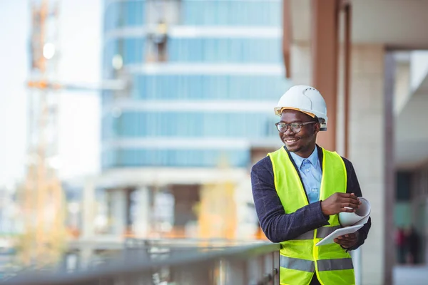 Koncept För Byggarbetare Planering Constractor Developer Porträtt Ingenjör Med Ritning — Stockfoto