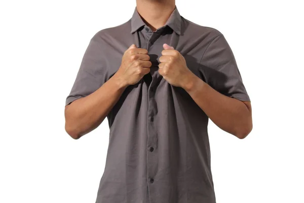 Sıradan kısa kollu tişörtlü biri iki eliyle birden çekiyor.