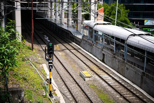 Tren platformu altyapısına sahip şehir rayları