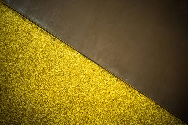 Soyut sarı desenli duvar ışığı ve gölgesi