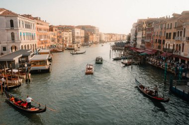 Rialto Köprüsü 'nden ve Venedik şehrinden görüntü